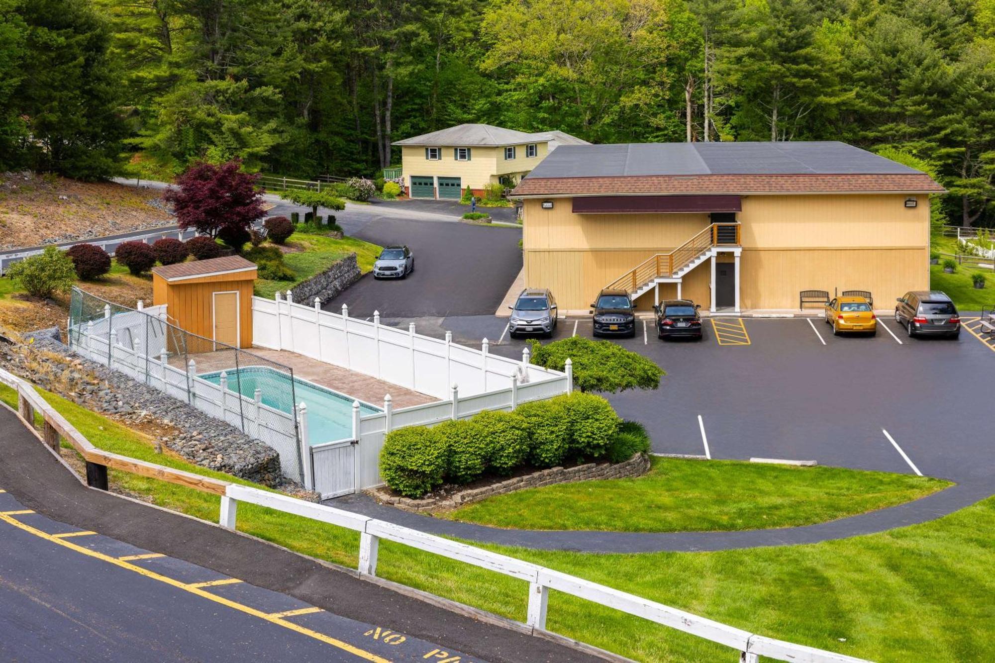 Days Inn By Wyndham Wurtsboro Eksteriør billede